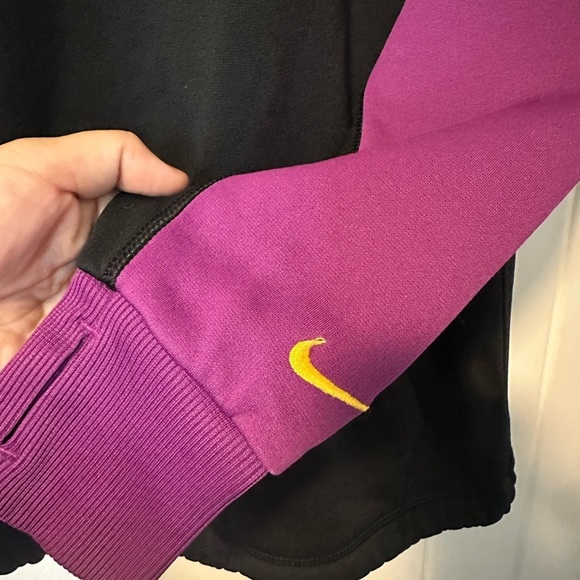 Nike Therma Fit Woman's Size M Black Purple Pullover Hoodie Comfy Sweater Pocket - Picture 5 of 13